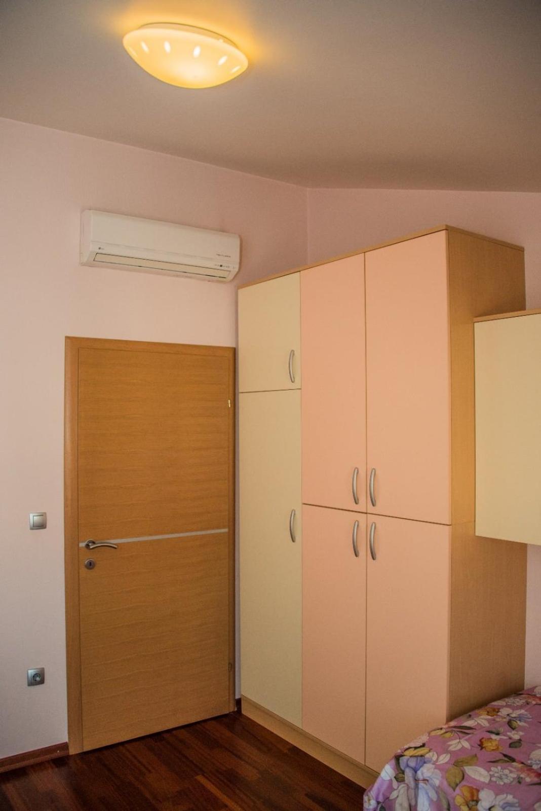 Hotel Barbaric Меджугорье Экстерьер фото