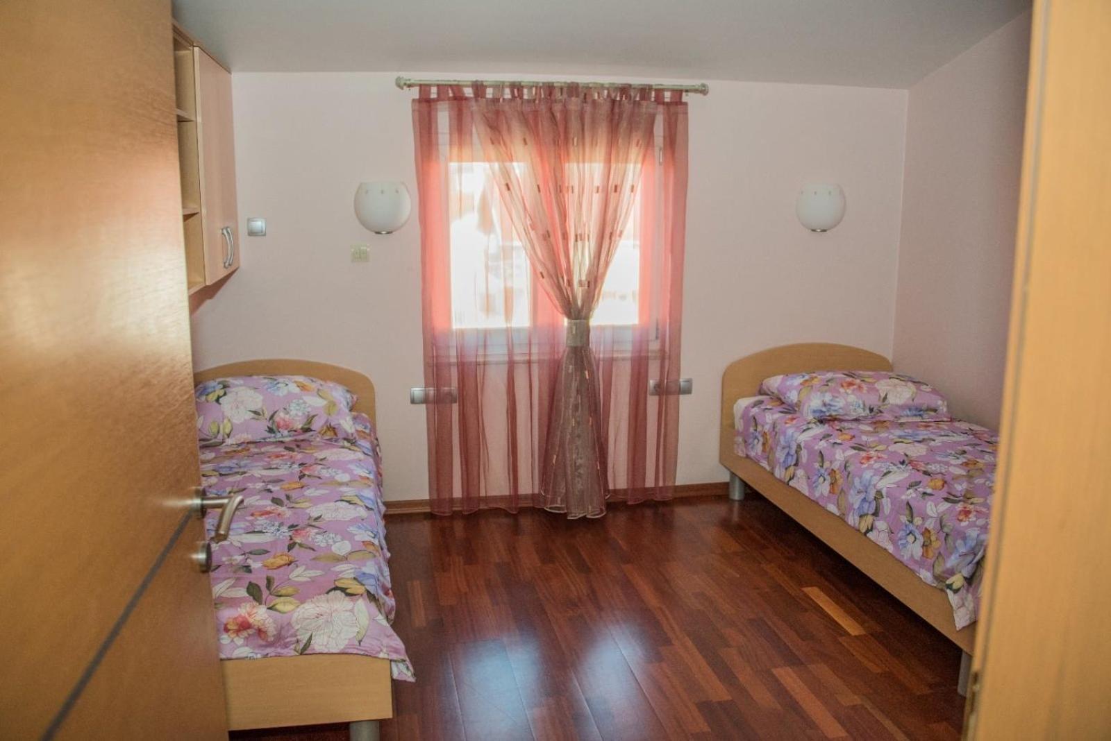 Hotel Barbaric Меджугорье Экстерьер фото